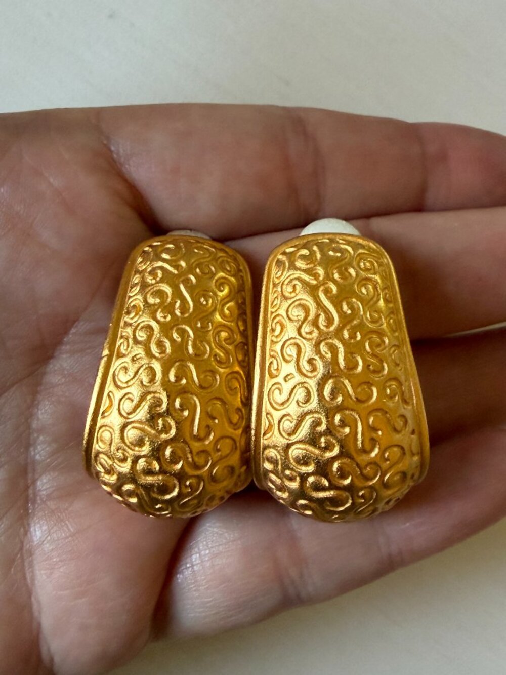 Vintage Anne Klein AK Gold Tone Textured Clip On Statement Earrings